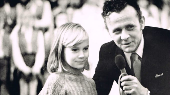 Reinhardt Syhre mit Chorkind (1970er)