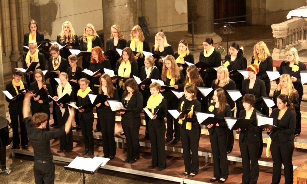 Mädchenchor und Ensemble beim Leipziger Bachfest in der Peterskirche (2012)