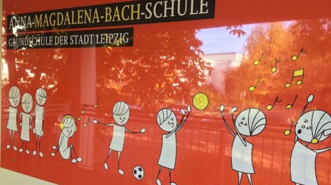 Eingang Zur Anna-Magdalena-Bach-Schule