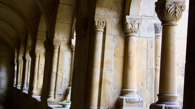 Romanischer Kreuzgang im Kloster Gernrode