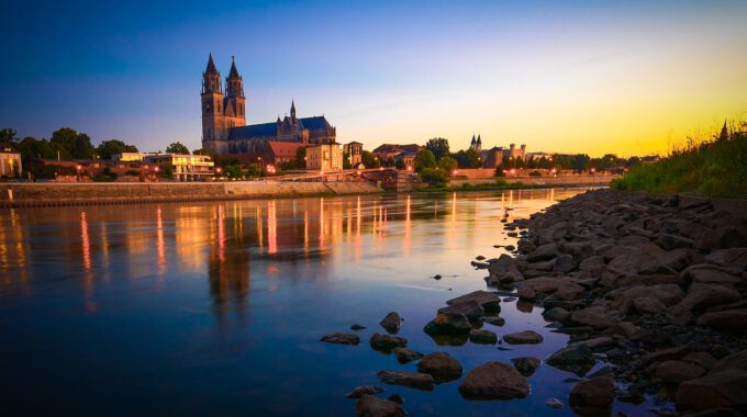 Magdeburg Mit Dom Bei Dämmerung