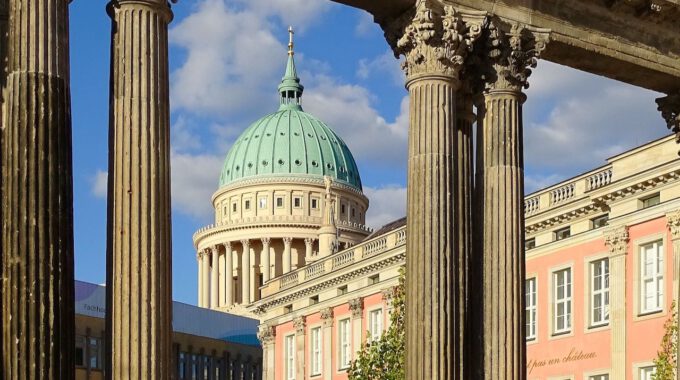 Die Nikolaikirche Potsdam Im Klassizistischen Stil