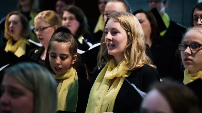 Die Kinder- und Jugendchöre der Stadt singen für Kinder in Not.