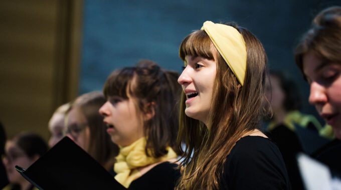 Die Kinder- und Jugendchöre der Stadt singen für Kinder in Not.