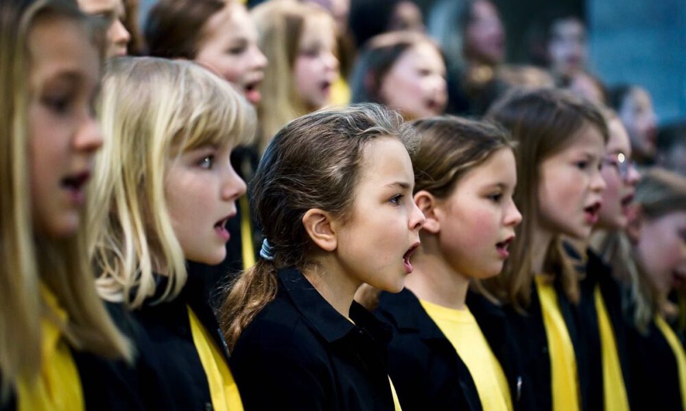 Die Kinder- Und Jugendchöre Der Stadt Singen Für Kinder In Not.