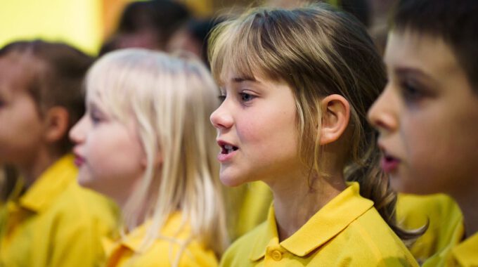 Die Kinder- und Jugendchöre der Stadt singen für Kinder in Not.