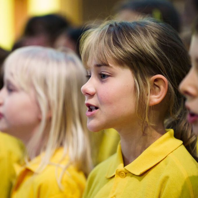 Die Kinder- und Jugendchöre der Stadt singen für Kinder in Not.