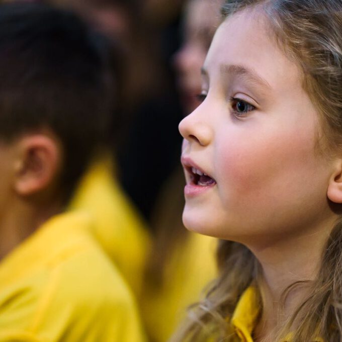 Die Kinder- und Jugendchöre der Stadt singen für Kinder in Not.