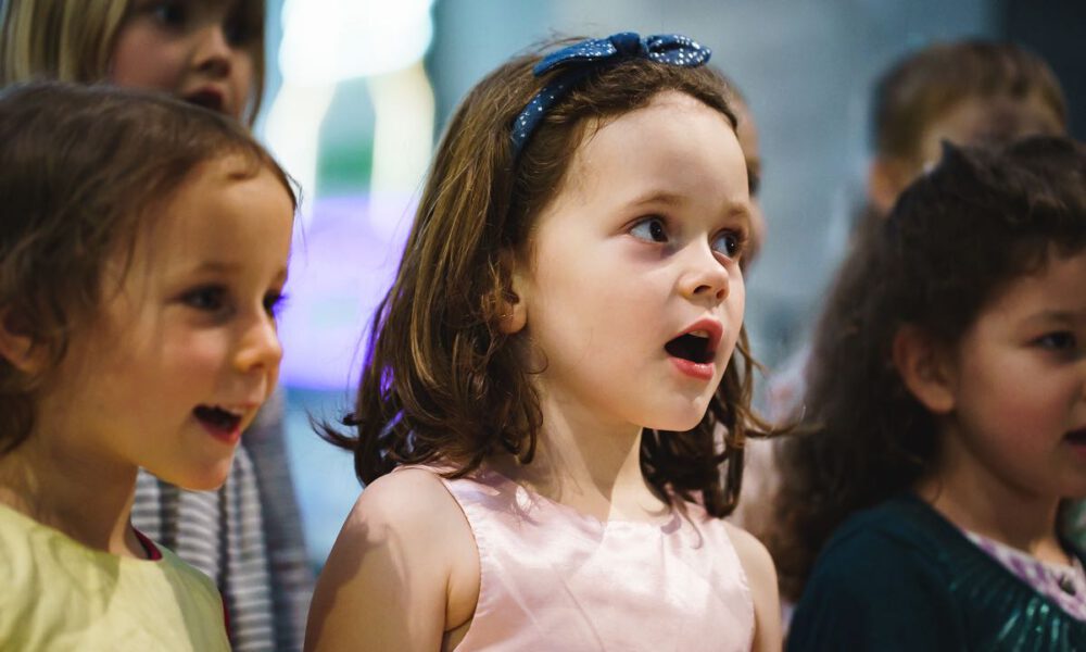 Die Kinder- und Jugendchöre der Stadt singen für Kinder in Not.