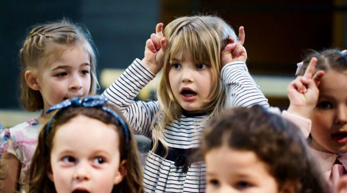 Die Kinder- und Jugendchöre der Stadt singen für Kinder in Not.