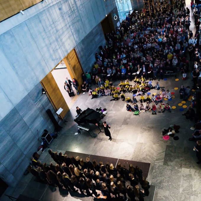 Die Kinder- und Jugendchöre der Stadt singen für Kinder in Not.