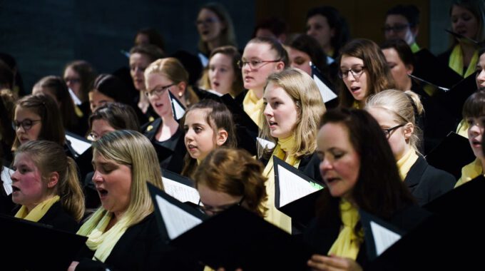 Die Kinder- und Jugendchöre der Stadt singen für Kinder in Not.