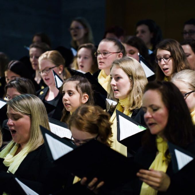 Die Kinder- und Jugendchöre der Stadt singen für Kinder in Not.