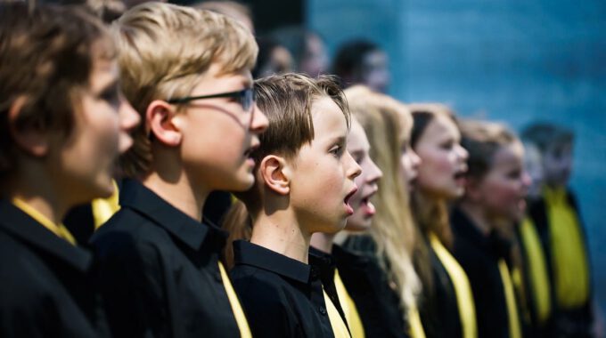 Die Kinder- und Jugendchöre der Stadt singen für Kinder in Not.