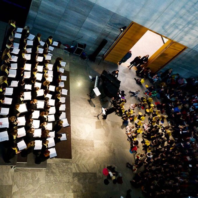 Die Kinder- und Jugendchöre der Stadt singen für Kinder in Not.