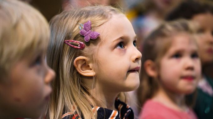 Die Kinder- Und Jugendchöre Der Stadt Singen Für Kinder In Not.