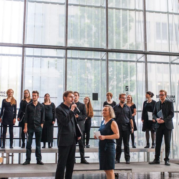 Mitglieder Kammerchores singen im Leipziger Bildermuseum zugunsten von UNICEF