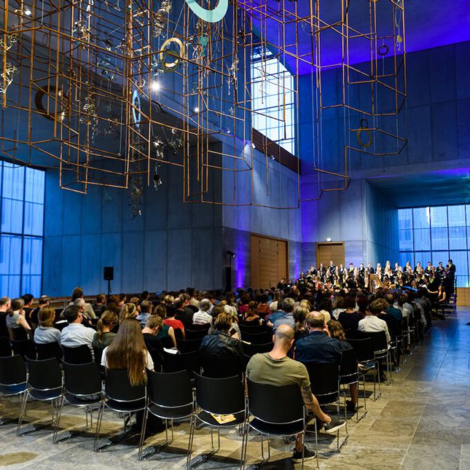 Aufführung Von Carl Reineckes Märchenoper "Die Wilden Schwäne" Im Leipziger Bildermuseum Durch Die Schola Cantorum Leipzig