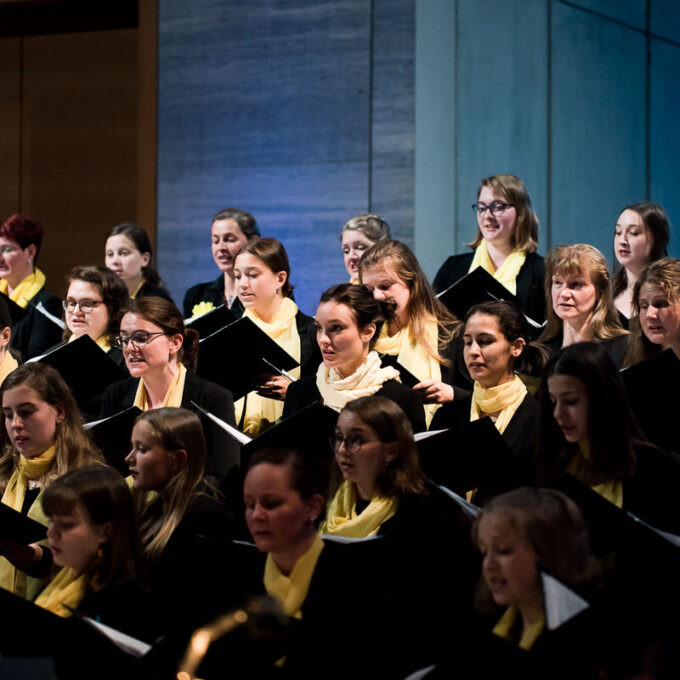 Aufführung Von Carl Reineckes Märchenoper "Die Wilden Schwäne" Im Leipziger Bildermuseum Durch Die Schola Cantorum Leipzig