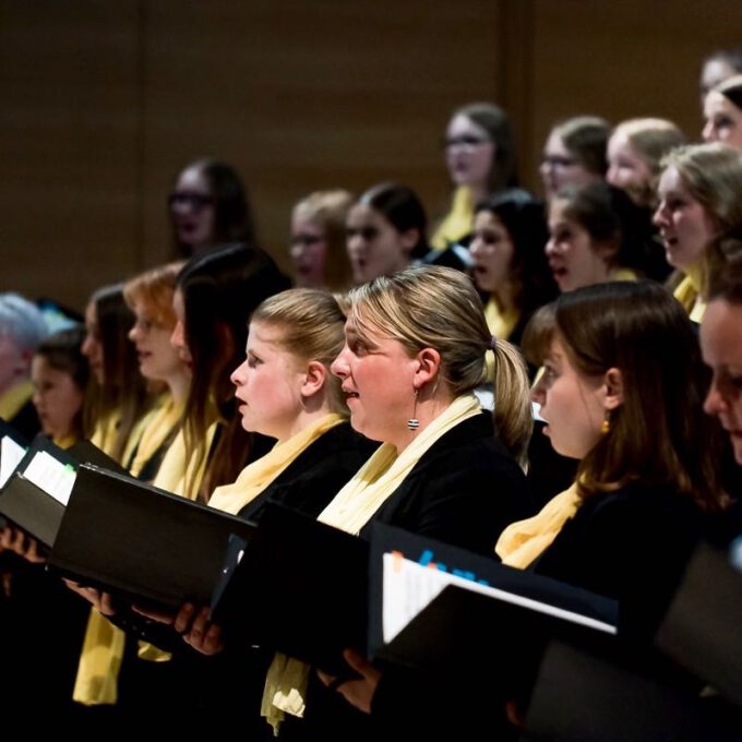 Aufführung von Carl Reineckes Märchenoper "Die wilden Schwäne" im Leipziger Bildermuseum durch die Schola Cantorum Leipzig