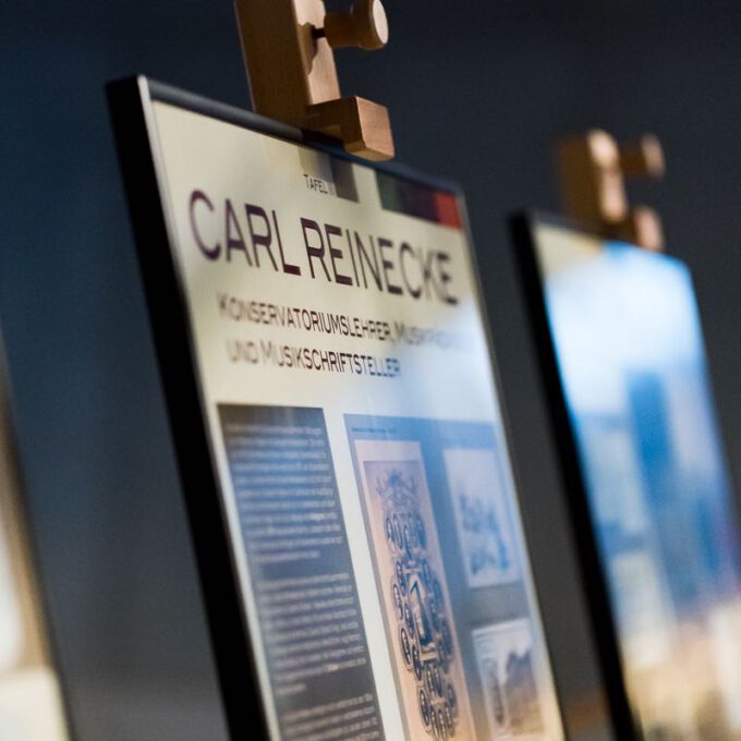 Aufführung von Carl Reineckes Märchenoper "Die wilden Schwäne" im Leipziger Bildermuseum durch die Schola Cantorum Leipzig