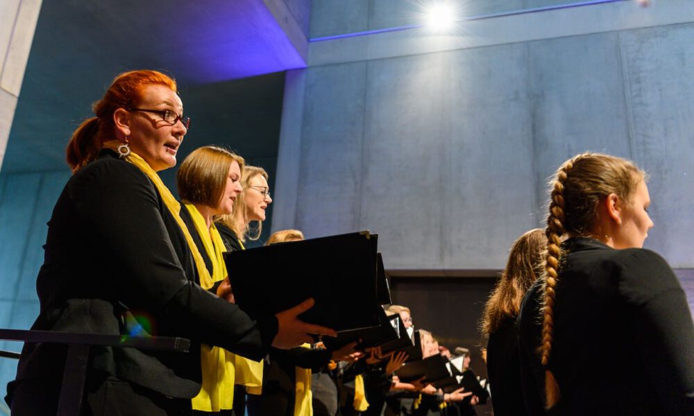 Aufführung Von Carl Reineckes Märchenoper "Die Wilden Schwäne" Im Leipziger Bildermuseum Durch Die Schola Cantorum Leipzig