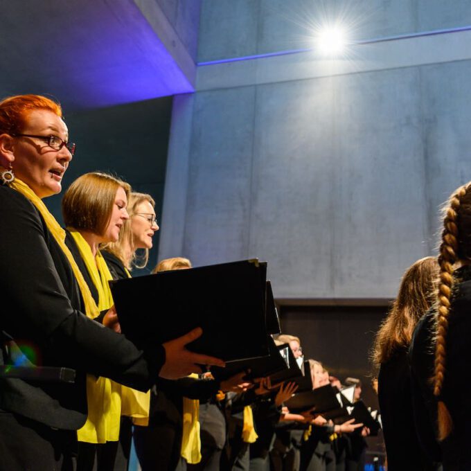 Aufführung Von Carl Reineckes Märchenoper "Die Wilden Schwäne" Im Leipziger Bildermuseum Durch Die Schola Cantorum Leipzig