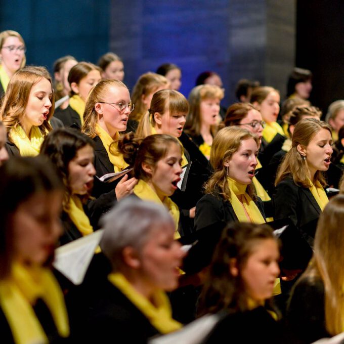 Aufführung von Carl Reineckes Märchenoper "Die wilden Schwäne" im Leipziger Bildermuseum durch die Schola Cantorum Leipzig