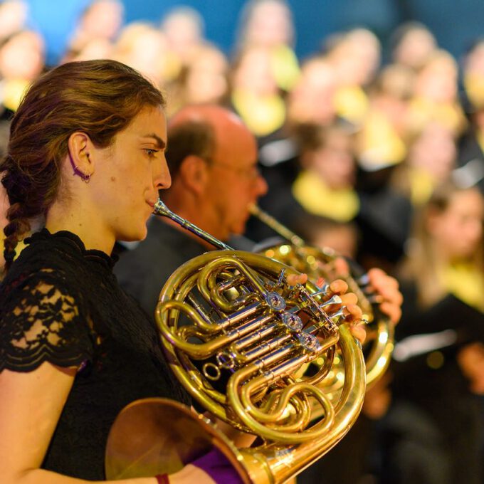 Aufführung Von Carl Reineckes Märchenoper "Die Wilden Schwäne" Im Leipziger Bildermuseum Durch Die Schola Cantorum Leipzig