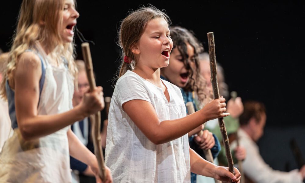 Ri-ra-rutsch! Mitglieder Des Kinderchores In Engelbert Humperdincks "Königskinder"