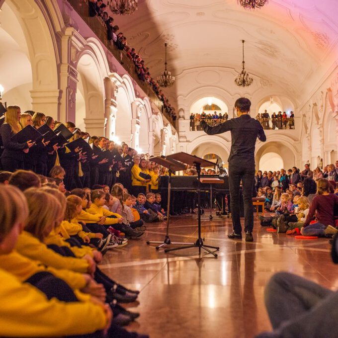 Musikalische Eröffnung Der Advents- Und Weihnachtssaison Mit Der Schola Cantorum Im Neuen Rathaus Leipzig