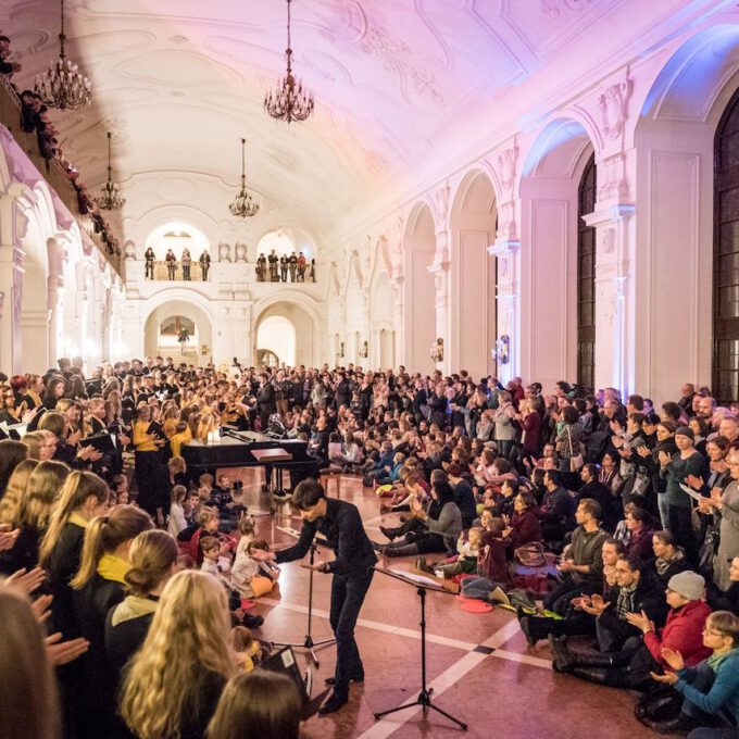 Musikalische Eröffnung Der Advents- Und Weihnachtssaison Mit Der Schola Cantorum Im Neuen Rathaus Leipzig