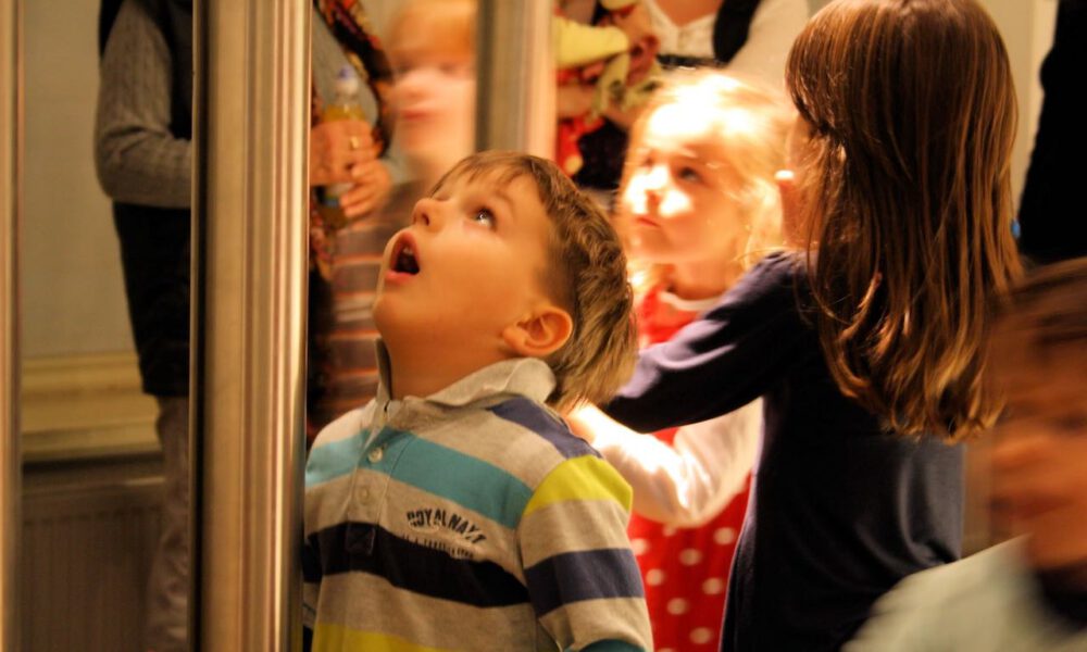 Mädchen und Jungen der musikalischen Früherziehung im Bach-Archiv