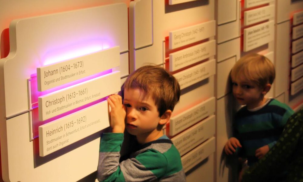 Mädchen und Jungen der musikalischen Früherziehung im Bach-Archiv