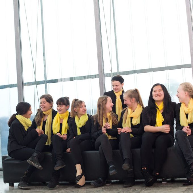 Mitglieder des Mädchenchores der Schola Cantorum im Museum der bildenden Künste Leipzig