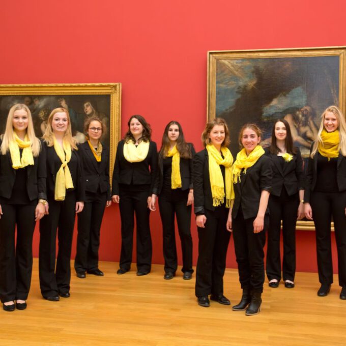Mitglieder des Mädchenchores der Schola Cantorum im Museum der bildenden Künste Leipzig