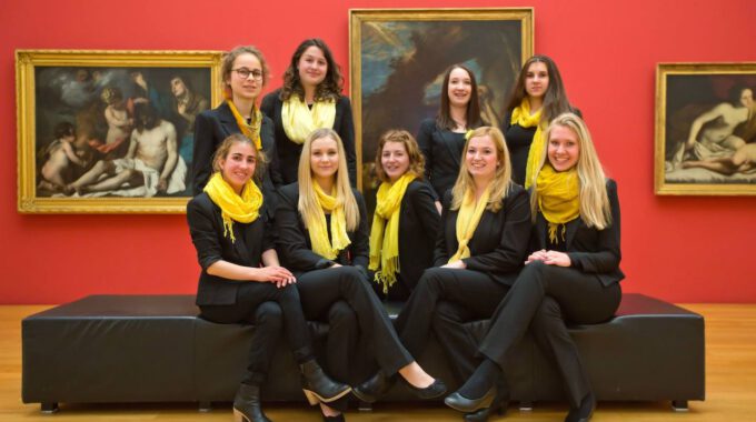 Mitglieder des Mädchenchores der Schola Cantorum im Museum der bildenden Künste Leipzig