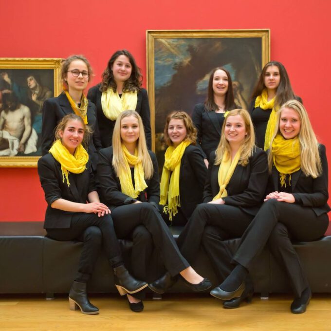 Mitglieder des Mädchenchores der Schola Cantorum im Museum der bildenden Künste Leipzig