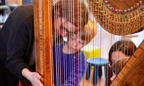 Mädchen Und Jungen Aus Den Kursen Der Musikalischen Früherziehung