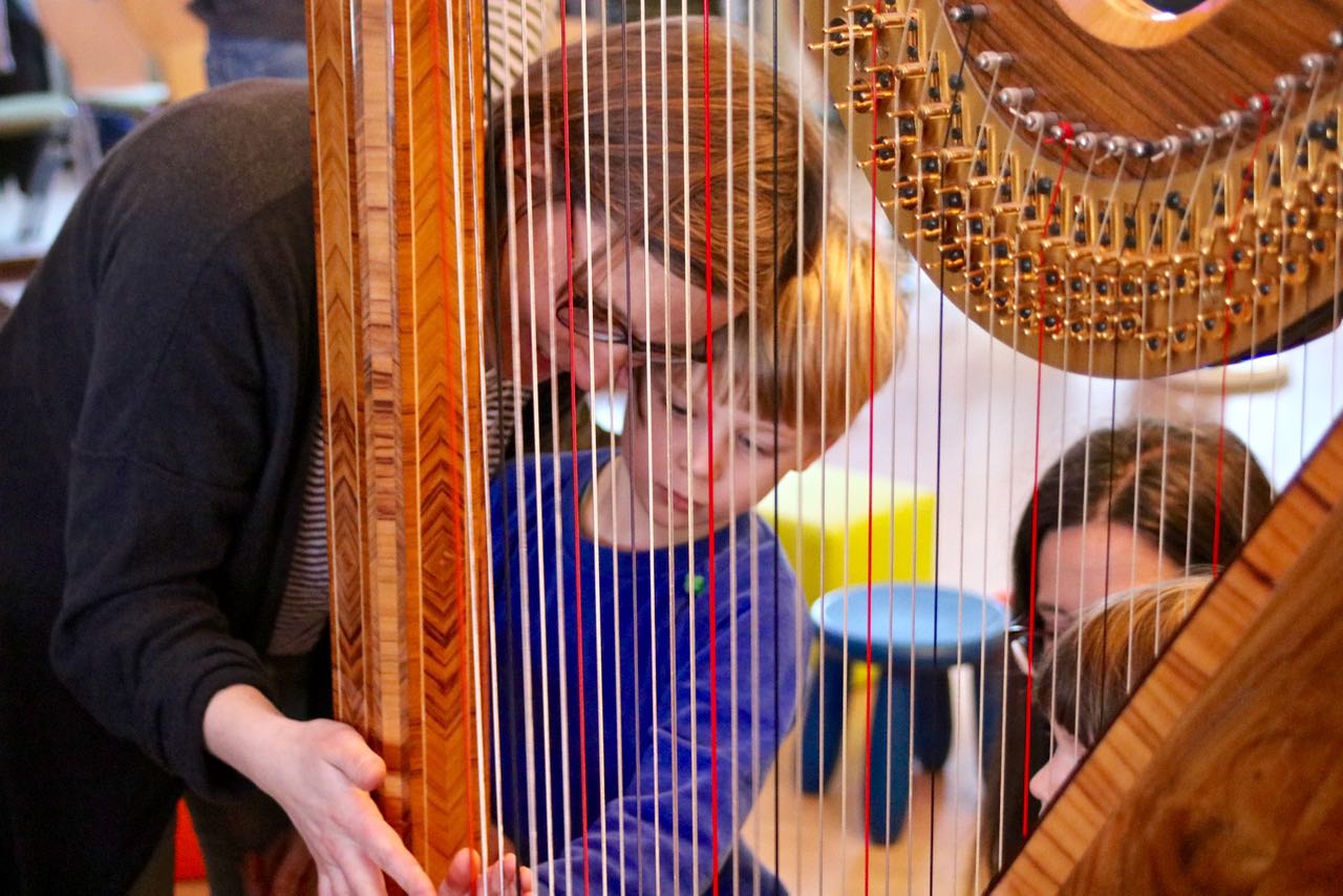 Mädchen und Jungen aus den Kursen der musikalischen Früherziehung