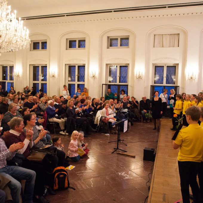 Der Kinderchor Der Stadt Leipzig Mit Traditionellem Und Modernem Herbstrepertoire In Der Alten Börse