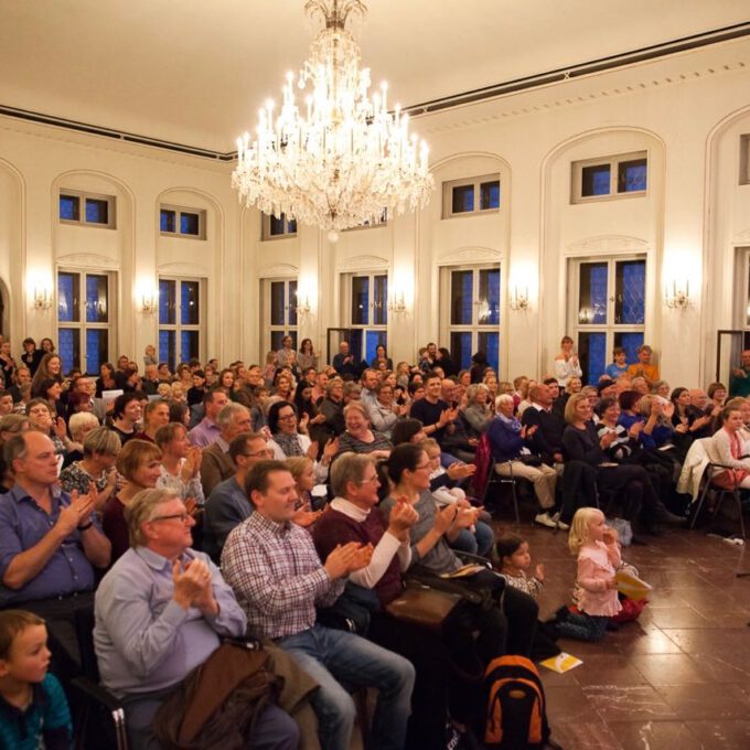 Der Kinderchor Der Stadt Leipzig Mit Traditionellem Und Modernem Herbstrepertoire In Der Alten Börse