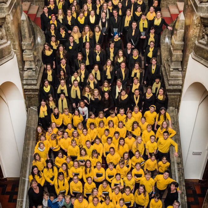 Jahrgangsfoto 2016 Mit 200 Sängerinnen Und Sängern Der Schola Cantorum Leipzig