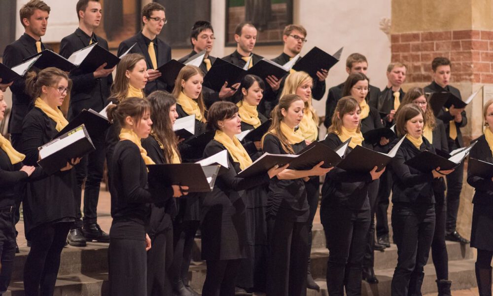 Mitglieder Des Kammerchores Der Schola Cantorum Singen Im Abendgottesdienst In Der Leipziger Thomaskirche
