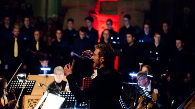 Kammerchor der Stadt Leipzig und Rudolf-Hildebrand-Schule Markkleeberg mit Musik von Vivaldi im festlich erleuchteten Völkerschlachtdenkmal