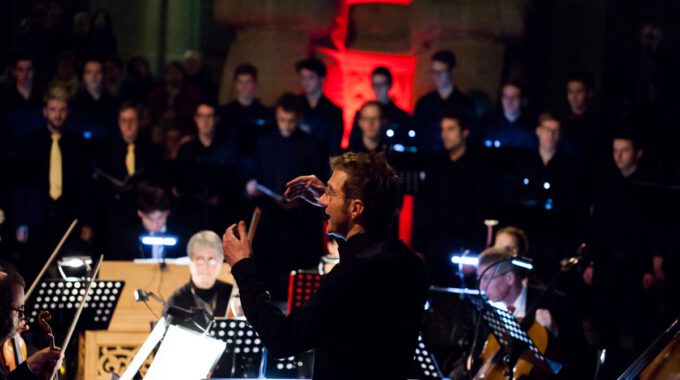 Kammerchor Der Stadt Leipzig Und Rudolf-Hildebrand-Schule Markkleeberg Mit Musik Von Vivaldi Im Festlich Erleuchteten Völkerschlachtdenkmal