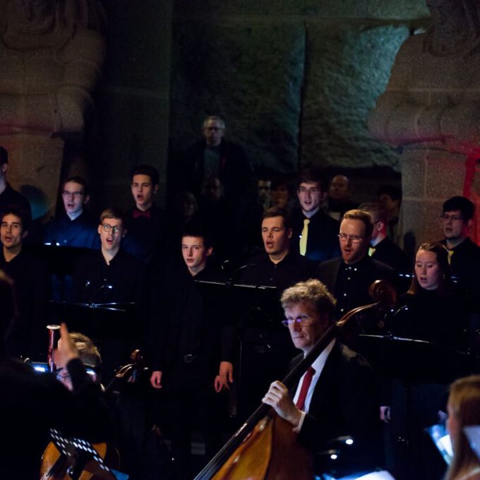 Kammerchor der Stadt Leipzig und Rudolf-Hildebrand-Schule Markkleeberg mit Musik von Vivaldi im festlich erleuchteten Völkerschlachtdenkmal