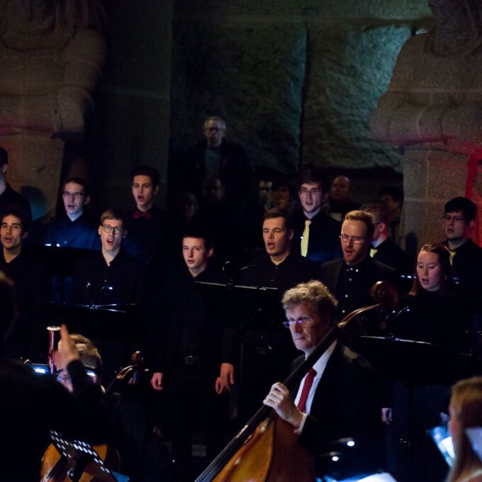 Kammerchor Der Stadt Leipzig Und Rudolf-Hildebrand-Schule Markkleeberg Mit Musik Von Vivaldi Im Festlich Erleuchteten Völkerschlachtdenkmal