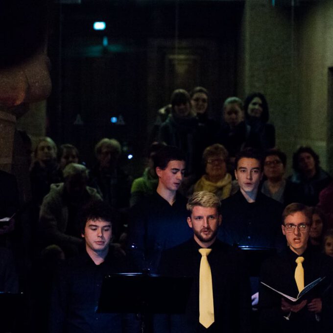 Kammerchor Der Stadt Leipzig Und Rudolf-Hildebrand-Schule Markkleeberg Mit Musik Von Vivaldi Im Festlich Erleuchteten Völkerschlachtdenkmal