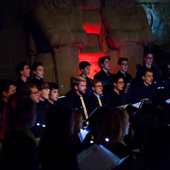 Kammerchor Der Stadt Leipzig Und Rudolf-Hildebrand-Schule Markkleeberg Mit Musik Von Vivaldi Im Festlich Erleuchteten Völkerschlachtdenkmal